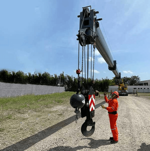 Operación de grúa hidráulica móvil telescópica